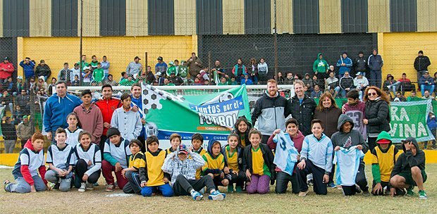 Los chicos que forman parte del Programa Municipal, en el "Plácido Tita" (Foto: Prensa Municipalidad).