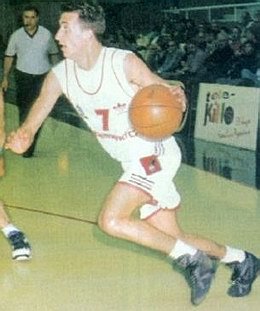 Sebastián Ginóbili con la camiseta cervecera en el Héctor Etchart durante la temporada 1994-1995.