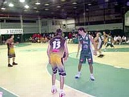 Una jugada de los Tigres ante Atenas (Prensa Atenas).