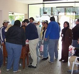 Decenas de personas se acercaron a consultar su situación (Prensa municipal).