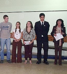 Mirta Rodríguez, a la derecha, junto a algunos de los alumnos partícipes del proyecto.