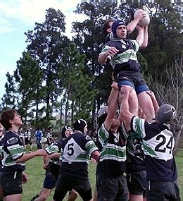 Los Guaycurúes estrenan pilcha nueva, se van para arriba.