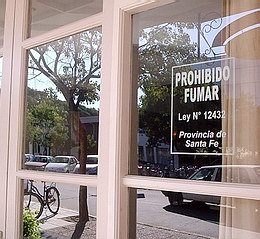 Los carteles están puestos desde hace semanas en bares y restaurantes.