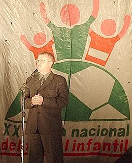 Leandro Lamberti, por entonces presidente del club, en el acto inaugural de 2004.