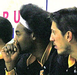 Brown y Pelussi, los goleadores de la noche. (Diego Rosso)