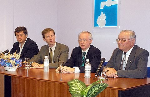 Los primeros en ocupar formalmente la sala: (de izq. a der.) Raúl Colombetti, Gonzalo Toselli, Joseba Azkarraga y Eliodoro Chinelatto.