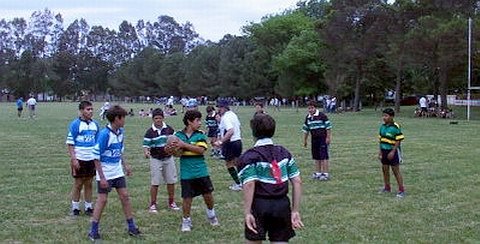 Los más chiquitos tienen también su encuentro rugbístico (Prensa Guaycurúes).