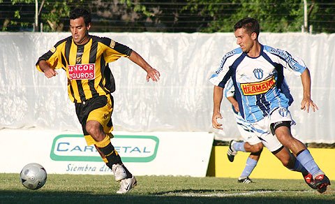 Ariel Windey supera la marca rival (Diego Rosso).