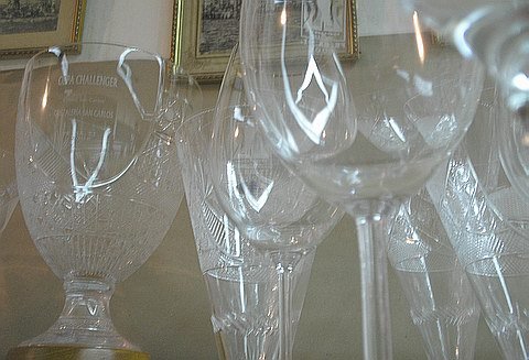 Parte de los trofeos de cristal que estarán en juego.