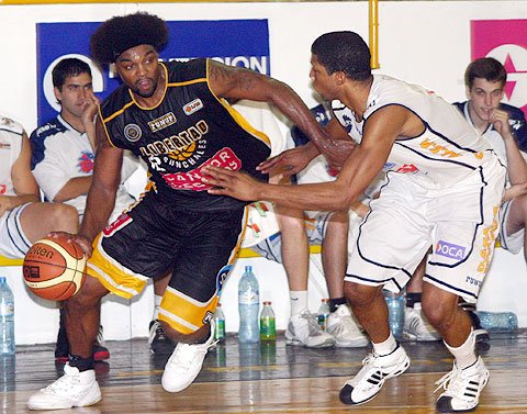 Cleotis Brown fue nuevamante una de las figuras del partido (Diego Rosso).