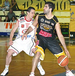 Diego Cavaco, marcado por Gustavo Martín (Diego Rosso).