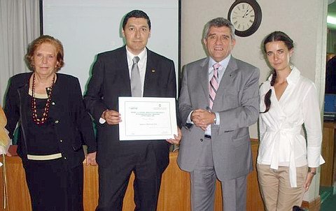 Los responsables de la firma local, en la entrega del premio (Prensa Aguas).