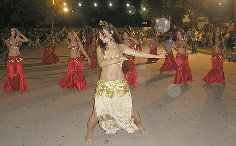 Un momento de la presentación del taller de Danzas Arabes.