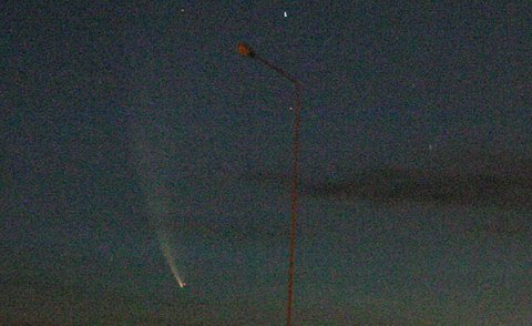 El cometa, solo, en el firmamento (Diego Rosso).