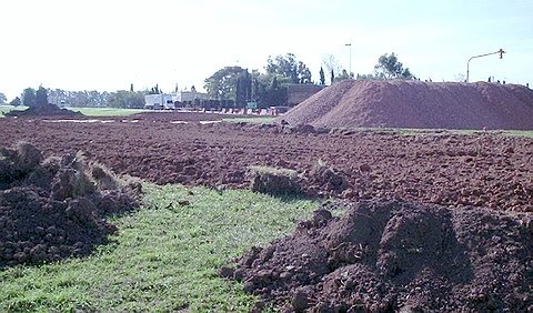 Así estaba la rotonda meses atrás, cuando la construcción recién avanzaba.