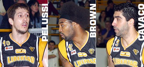 Andrés Pelussi, Cleotis Brown y Diego Cavaco, los tres de Libertad que son parte del espectáculo del básquet nacional.