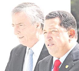 Chavez y Kirchner, juntos (Clarín).