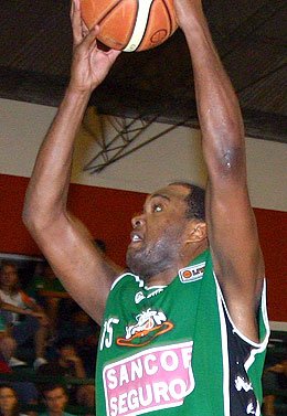 El goleo de Jasper Johnson fue fundamental para conseguir el triunfo. (Diego Rosso - Archivo)