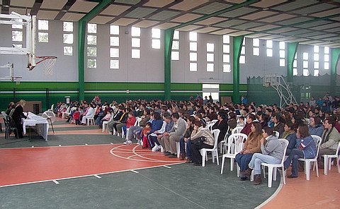 El primer sorteo fue seguido de cerca por cientos de aspirantes a adjudicatarios.
