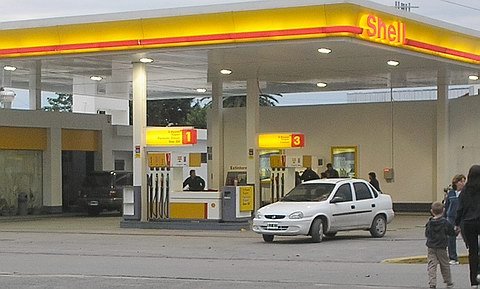 Las estaciones de servicio esperan por precisiones antes de modificar valores de los combustibles.