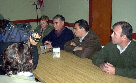 El funcionario junto a los representantes regionales de los municipales (Prensa Soem).