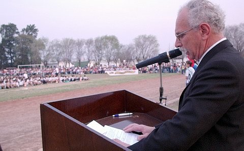 Jorge Giuliani, leyendo el discurso de los 25 años del Centro.