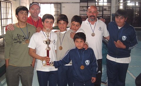 Los integrantes del plantel de fútbol campeón.