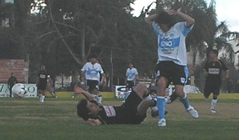 El encuentro fue friccionado y con poco fútbol.