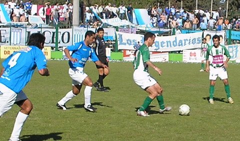 Danilo Tosello sigue convirtiendo goles con la albiverde.