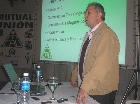 Ferrero durante la presentación del informe a la prensa.
