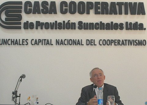 Joseba Azkarraga, durante su disertación.