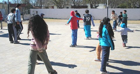 Los chicos disfrutaron de una jornada con juegos, torta y chocolate.
