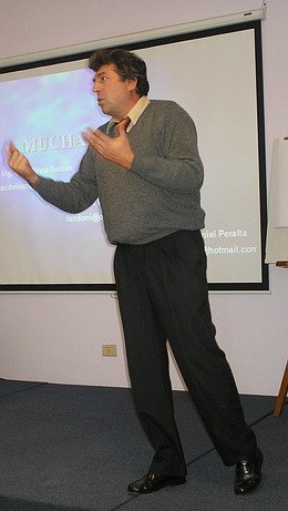 Los disertantes mostraron estadísticas alarmantes de accidentes de tránsito.