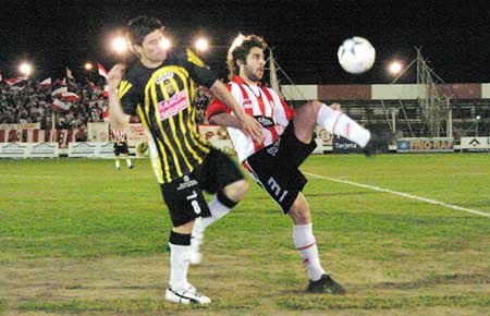 El triunfo vale por los tres puntos, por cancha ajena y por el clásico rival (rafaelafutbol).