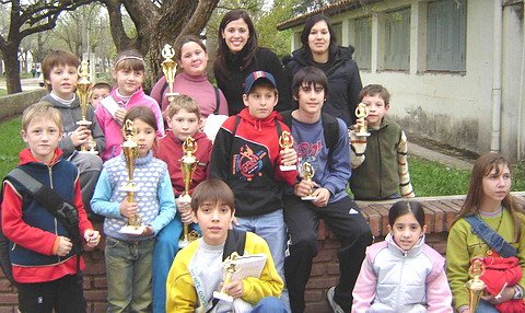 La delegación completa que participó del certamen de Humberto 1º.