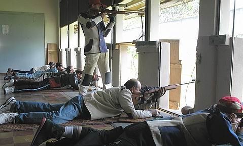 Los deportistas, en pleno desarrollo de las pruebas.
