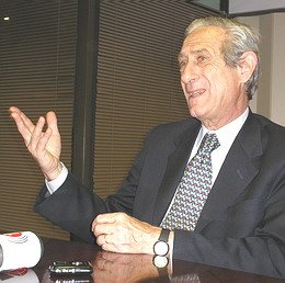 El economista no deja de ser optimista pero con reparos.