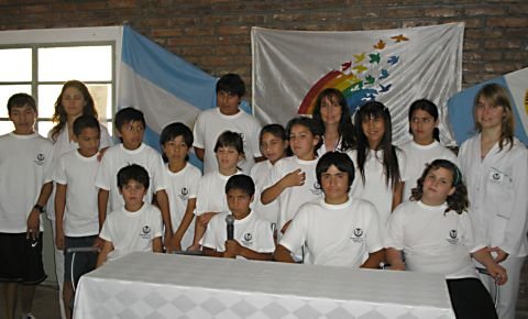 Los integrantes del consejo de administración junto a docentes guías.