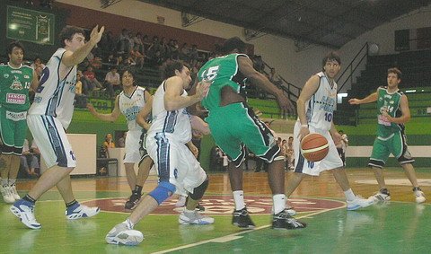 Jamal Nichols, recién llegado, hizo su debut con unos pocos minutos y cuatro puntos.