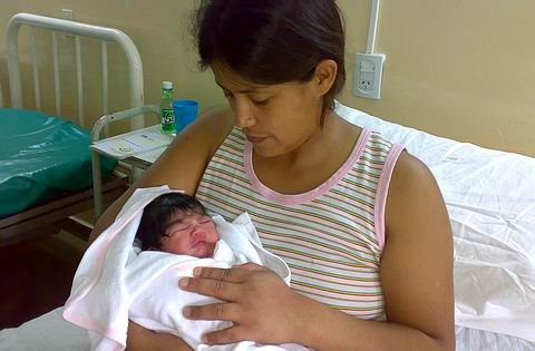 Jimena junto a su mamá Evangelina