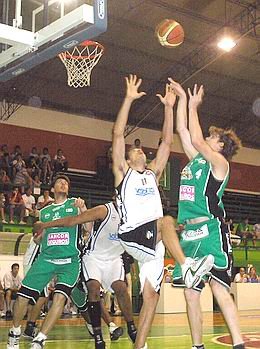 Lucas Martina dijo presente en ofensiva con 15 puntos.