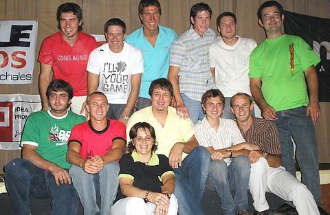 Los pilotos que nos representarán, luego de la presentación individual, posando para la foto general.