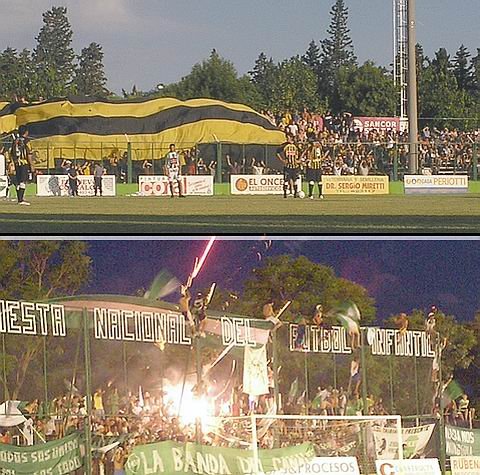 Las hinchadas, protagonistas fundamentales junto a jugadores, aportando color al encuentro.
