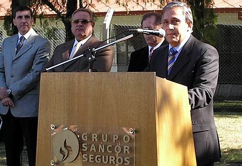 Edgardo Torre durante el discurso de inicio de la obra.
