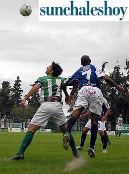 El despliegue físico visitante fue notable, corriendo cada pelota.