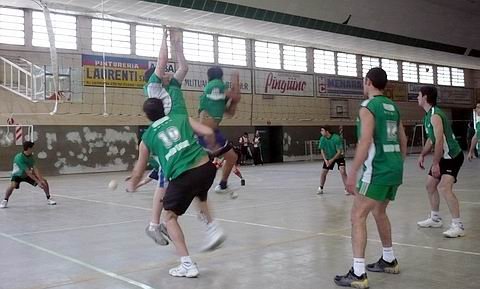 Los muchachos del combinado albiverde, en acción (Prensa voley Unión).