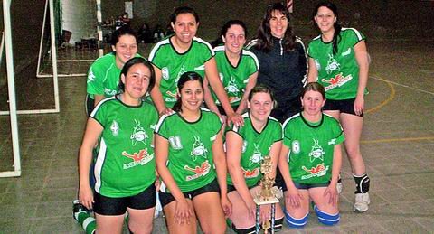 El plantel campeón e invicto (Foto: Gentileza Andrea Girard).