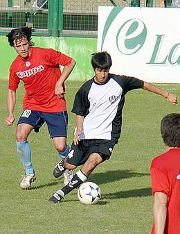 El amistoso fue favorable en la primera parte al local.