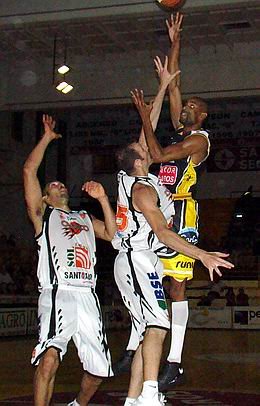 Osborne se eleva, en su marca, Gutman y el Chino Benítez.