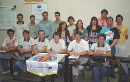 Las nuevas autoridades, en pleno (Foto: Gentileza Radio Belgrano).